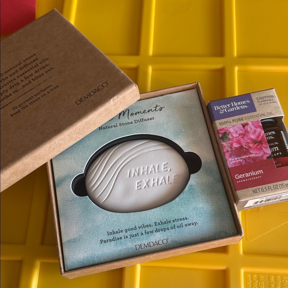 Demdaco White 'Inhale, Exhale' Natural Stone Diffuser w free essential oil